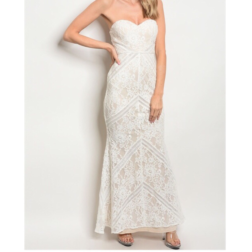 NWT Lulu’s Nude/White Lace Maxi Dress